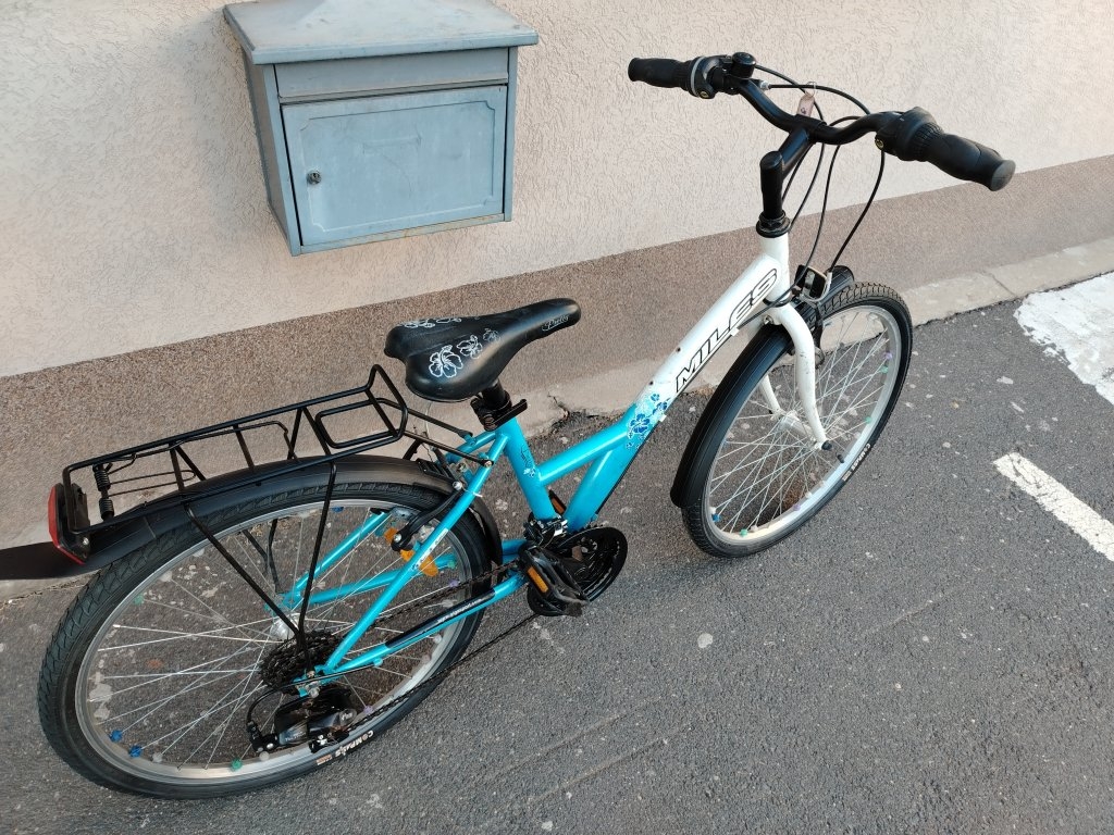 Miles Pretty 24″ kislány fehér-kék Y-vázas kerékpár!