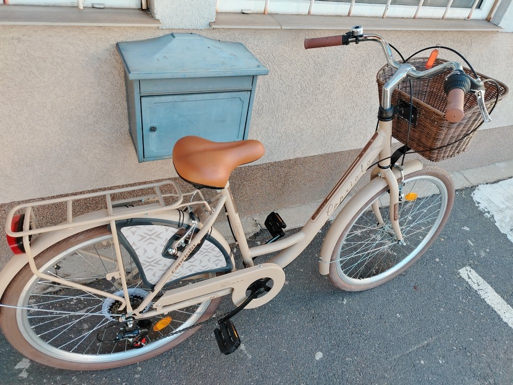 Új Capriolo Diana matt selyem 26″ Női matt bézs váltós kerékpár!