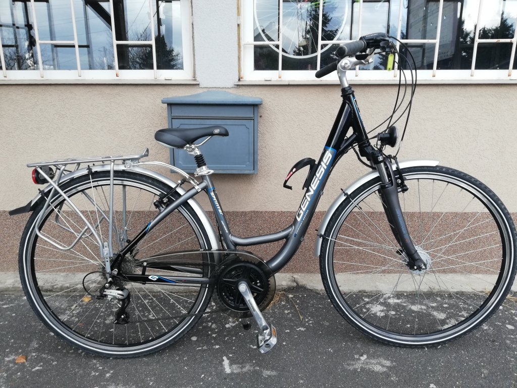 Új állapotú GENESIS spinter 28″ Női agydinamós aluvázas kerékpár!